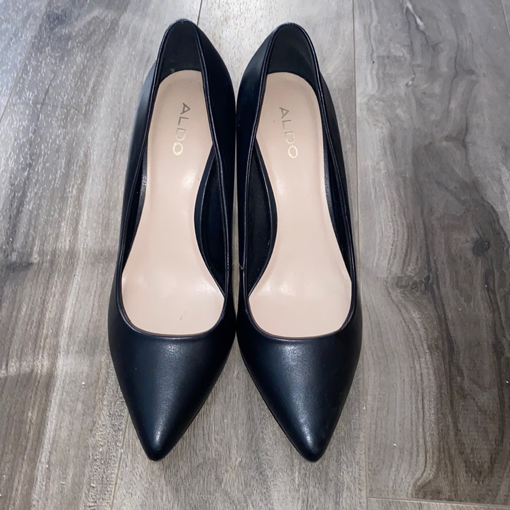 Black pointy heels - size 7.5
